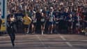 Pierre Sedze et son micro, au premier plan à gauche, lors du semi-marathon de Paris.