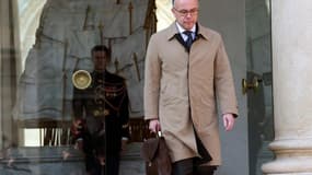 Le ministre du Budget, Bernard Cazeneuve, demandé à la presse de fournir à la justice les fichiers OffshoreLeaks sur les paradis fiscaux publiés par des medias internationaux, dont "Le Monde". /Photo prise le 3 avril 2013/REUTERS/Philippe Wojazer