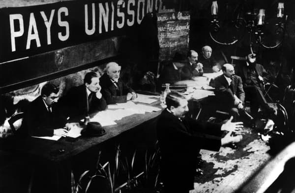 Le directeur de l'Humanité Marcel Cachin le 29 décembre 1920 au Congrès de Tours. Le directeur de l'Humanité Marcel Cachin le 29 décembre 1920 au Congrès de Tours.