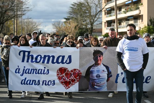 Banderole en hommage à Thomas, à Romans-sur-Isère, le 22 novembre 2023.