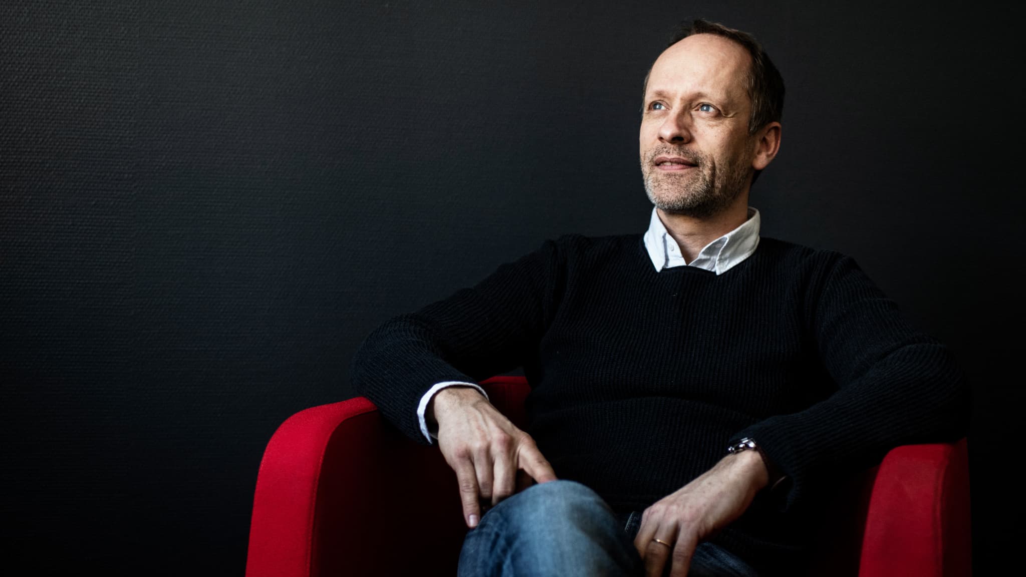 David Gréa, ancien prêtre, pose lors d'une séance photo à Lyon, le 5 avril 2018.