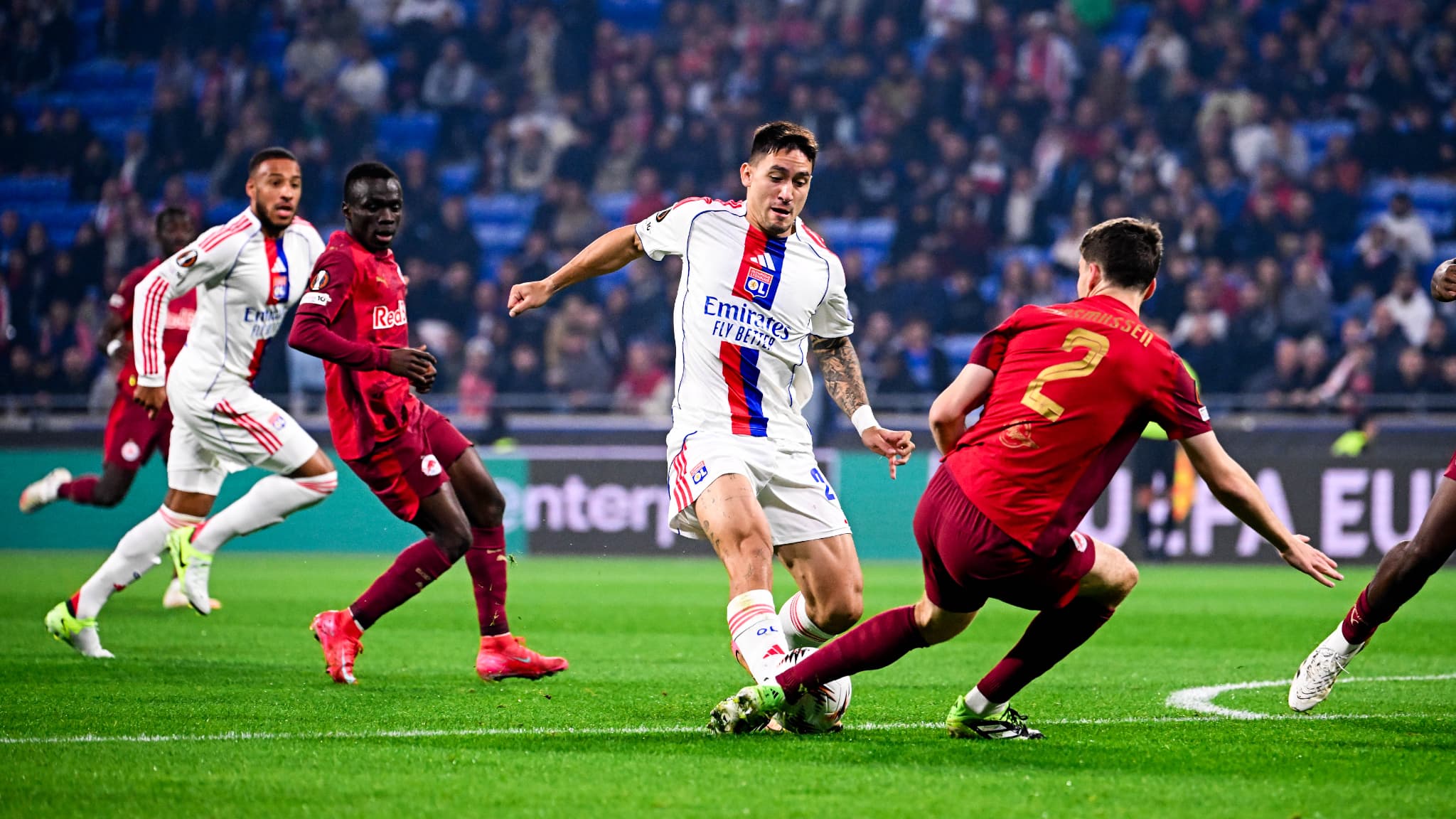 Martin Satriano en Coupe d'Europe avec l'Olympique lyonnais, le 2 octobre 2025. 