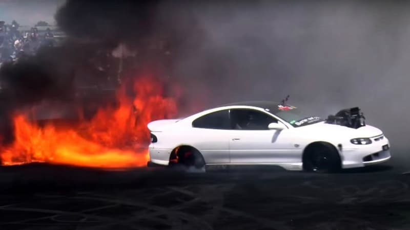 Répondre au feu par le feu, le but de ces compétitions de Burnout un peu extrêmes organisées en Australie. 