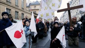 Des manifestants de l'Institut Civitas à proximité du Sénat à Paris