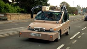 Top Gear UK a adapté le Fiat Multipla à destination des personnages âgées, pour leur faciliter la conduite.