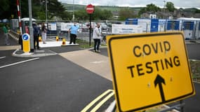 File d'attente pour se faire tester au Covid-19, à Kendal (Royaume-Uni), le 21 juin 2021 (photo d'illustration)