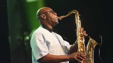 Manu Dibango à Abidjan, en Côte d'Ivoire, en juin 2018