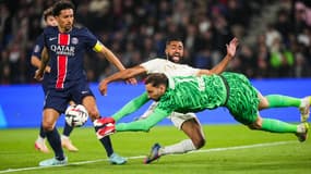 Marquinhos, Gianluigi Donnarumma et Ali Abdi lors de PSG-Nice, le 25 avril 2025.