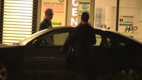 Fabien Galthié à sa sortie de l'hôpital, dans la nuit du 21 au 22 septembre 2023, après avoir rendu visite à Antoine Dupont, sérieusement touché au visage lors de France-Namibie (96-0)