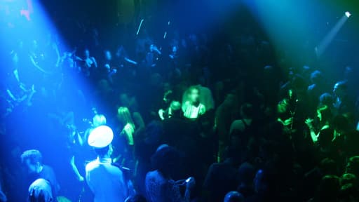 A Mulhouse, une jeune femme a passé la nuit en discothèque, laissant sa fille seule.