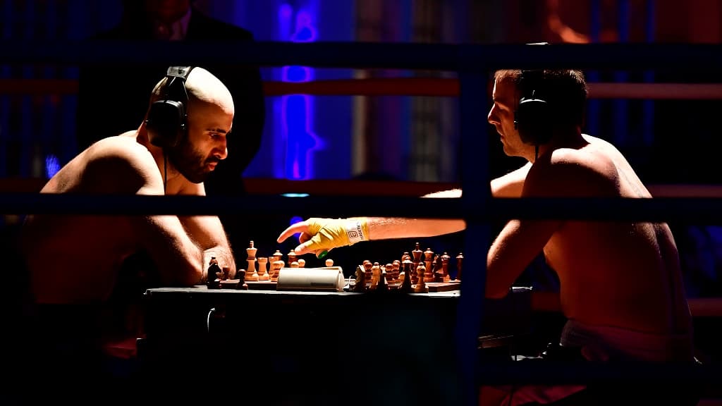 Des pratiquants de chessboxing Des pratiquants de chessboxing
