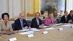 François Hollande présidant un conseil des ministres.
