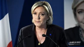 Marine Le Pen lors d'une conférence de presse le 21 avril 2017.