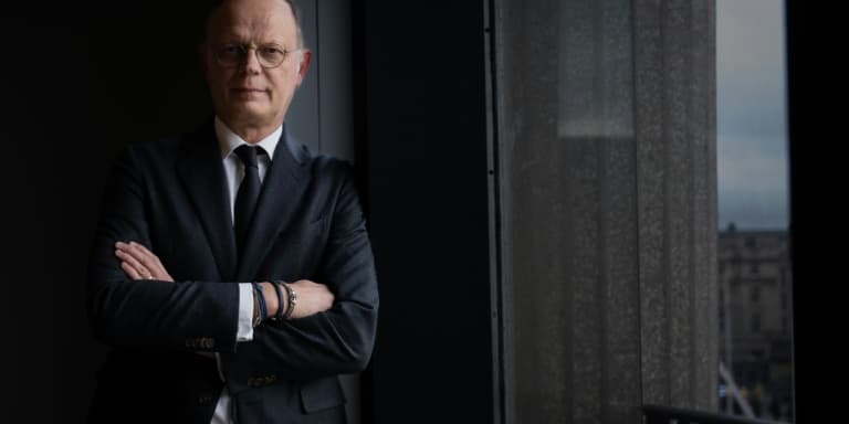 L'ancien Premier ministre Edouard Philippe pose le 11 décembre 2025 à l'Hôtel de ville du Havre