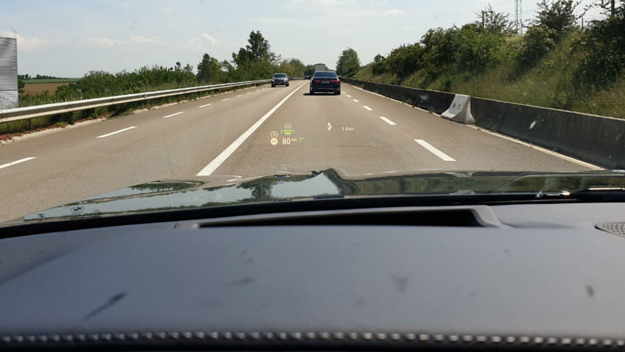 L'affichage tête haute directement dans le pare-brise fait partie des nombreux équipements de ce X7. L'affichage tête haute directement dans le pare-brise fait partie des nombreux équipements de ce X7.
