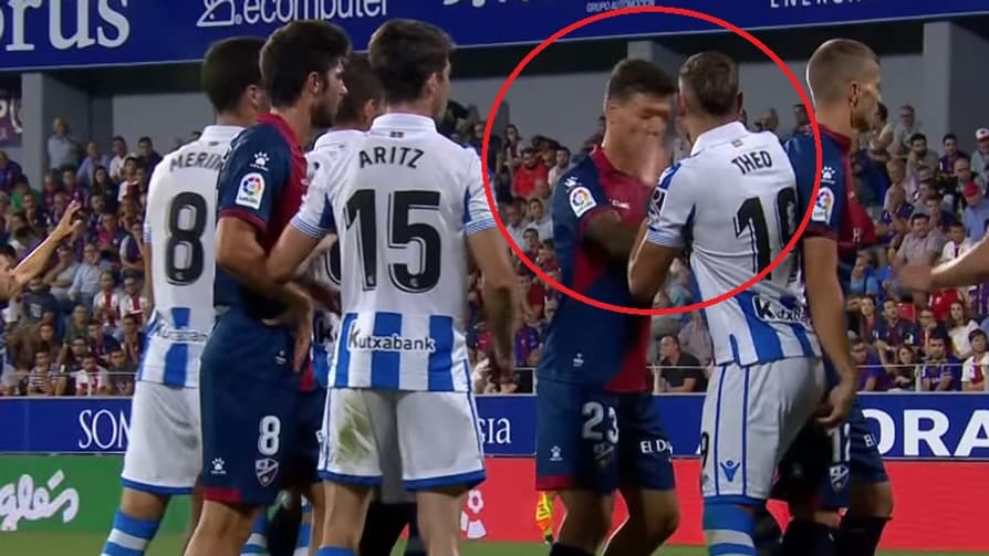 Theo Hernandez gifle un adversaire
