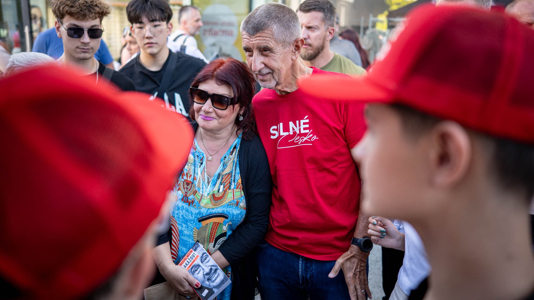 "MAKE RÉPUBLIQUE TCHÈQUE GREAT AGAIN"? QUI EST ANDREJ BABIS, CET EX-COMMUNISTE MILLIARDAIRE, ANCIEN "AMI DE MACRON", QUI COPIE-COLLE LES MÉTHODES DE TRUMP POUR PRENDRE LE POUVOIR?