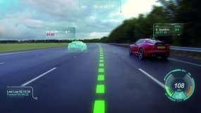 Le prototype de Jaguar permet d'incruster dans le pare-brise une ligne pointillée qui correspond à la trajectoire optimale pour emprunter un virage.