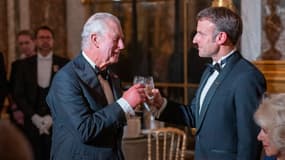 Le roi Charles III et le président Emmanuel Macron lors d'un dîner d'État au château de Versailles, le 20 septembre 2023.