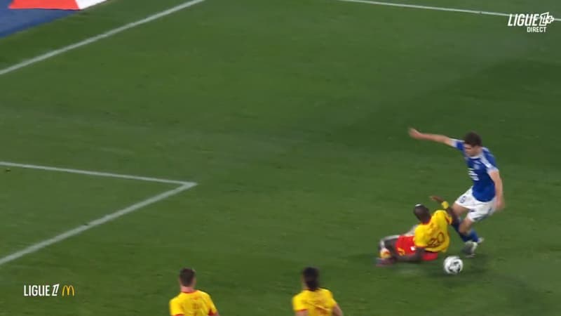 Strasbourg-Lens: simulation de Panichelli, intervention du VAR... le penalty litigieux retiré aux Strasbourgeois