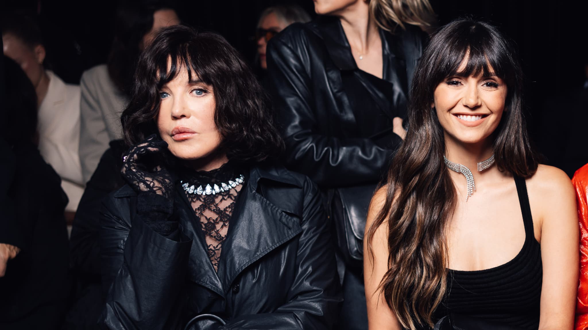 Isabelle Adjani et Nina Dobrev au défilé Messika haute joaillerie, 26 septembre 2024 Isabelle Adjani et Nina Dobrev au défilé Messika haute joaillerie, 26 septembre 2024