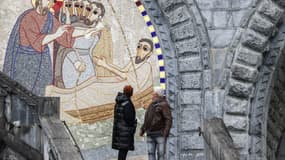 Les mosaïques réalisées par le prêtre slovène Marko Rupnik, à Lourdes, le 31 mars 2023