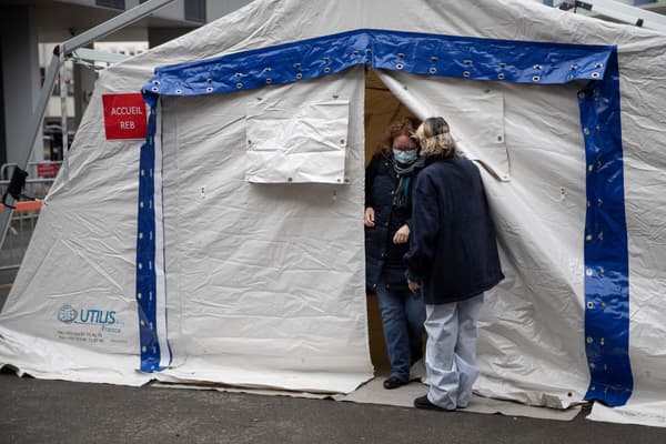 Tente pour accueillir les malades potentiels du Covid-19 à Créteil, le 6 mars 2020