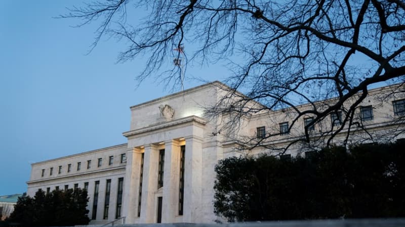 La Fed relève ses taux directeurs d'un demi point de pourcentage, entre 0,75% et 1%