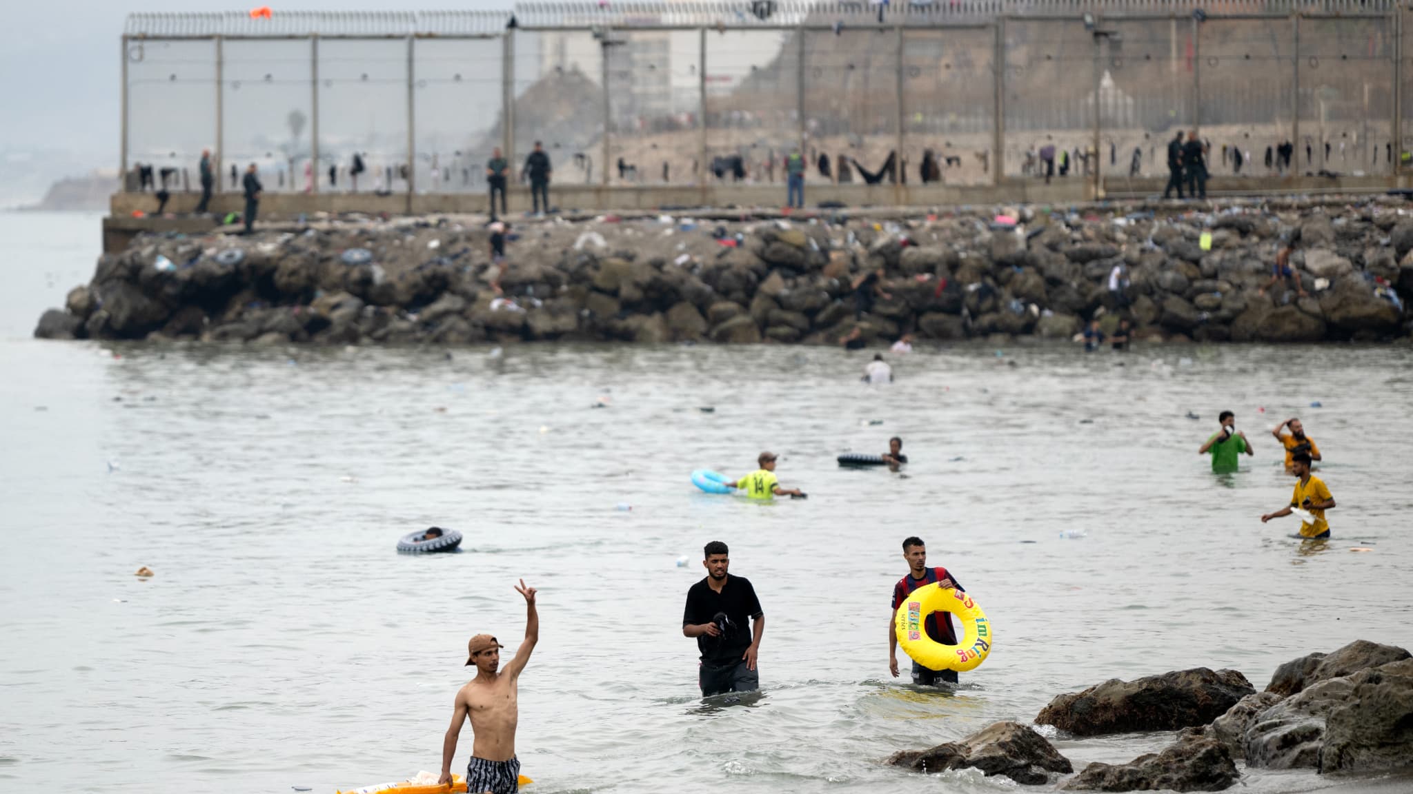 DIRECT. Crise migratoire à Ceuta: au moins 67 migrants sont morts en essayant d'entrer dans l'enclave espagnole, la situation 