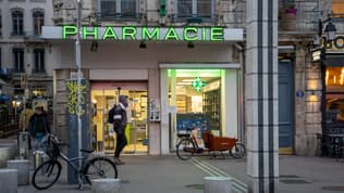 La façade d'une pharmacie située place des Terreaux dans le 1er arrondissement de Lyon, le 1er octobre 2023.