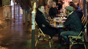 Une semaine après les attentats, des Parisiens retournent en terrasse.