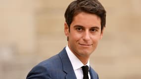 Le porte-parole du gouvernement Gabriel Attal à la sortie de l'Elysée, le 7 juillet 2021 à Paris