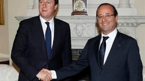 François Hollande a estimé mardi à Londres qu'il fallait concevoir une Europe à "plusieurs vitesse", à l'issue d'un entretien avec le Premier ministre britannique, David Cameron. /Photo prise le 10 juillet 2012/REUTERS/Andrew Winning