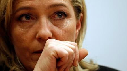 Marine Le Pen a assuré mercredi que le Front national allait rapidement régler les problèmes financiers qui le menacent d'une saisie par la Société Générale de son ancien siège près de Paris. /Photo prise le 15 mars 2011/REUTERS/Tony Gentile