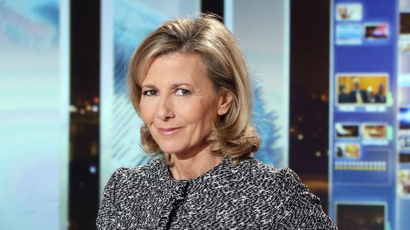 Claire Chazal sur le plateau du JT de TF1.