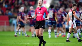 L'arbitre de rugby Tom Foley en décembre 2021