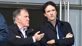Pierre Ferracci, président du Paris FC, en train de discuter avec Antoine Arnault à Charléty, le 26 octobre 2024