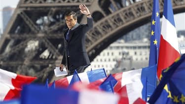 François Fillon lors du meeting de Nicolas Sarkozy au Trocadéro le 1er mai. François Fillon est jugé le plus apte à prendre la direction de l'UMP, devant le ministre des Affaires étrangères Alain Juppé et l'actuel secrétaire général du parti Jean-François