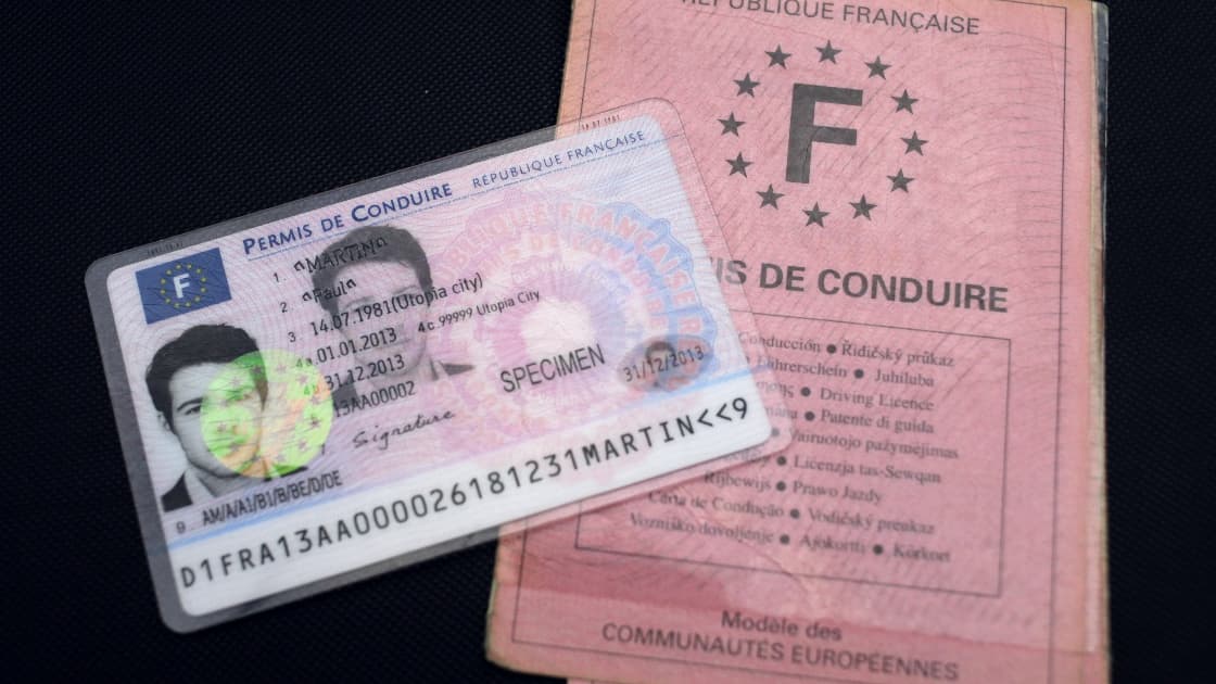 La fonctionnaire drômoise vendait de vrais-faux permis de conduire -  France Bleu