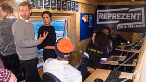 Le prince Harry et Meghan Markle visitent la radio Reprezent 107.3 FM à Londres le 9 janvier 2018