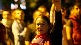 Manifestants à Ankara. De nouveaux affrontements se sont produits dans la nuit de lundi à mardi en Turquie, où la confédération des syndicats de la fonction publique (Kesk) entame une "grève d'avertissement" de 48 heures pour protester contre les violence