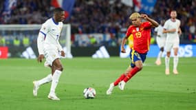 Ousmane Dembélé au duel avec Lamine Yamal lors de France-Espagne (4-5, Ligue des Nations), le 5 juin 2025