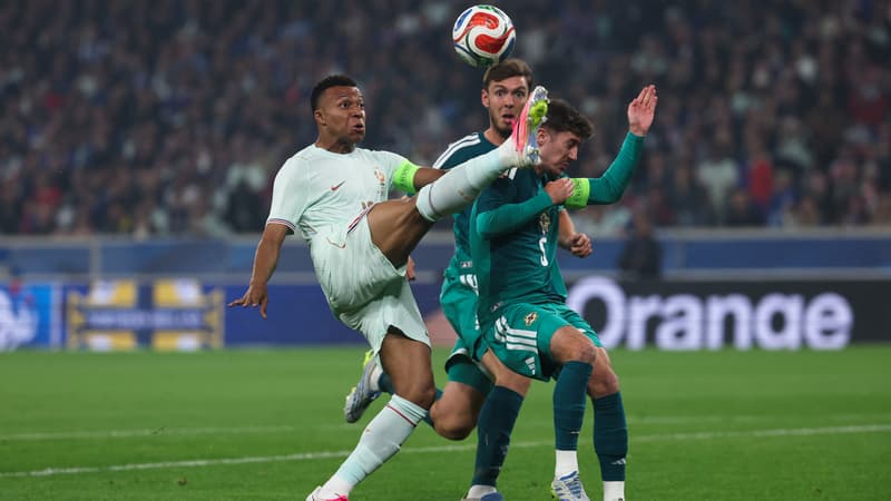 "Maillot vert contre maillot vert sur un gazon ver