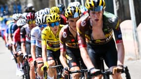 Le peloton du Tour de France lors de la 18e étape