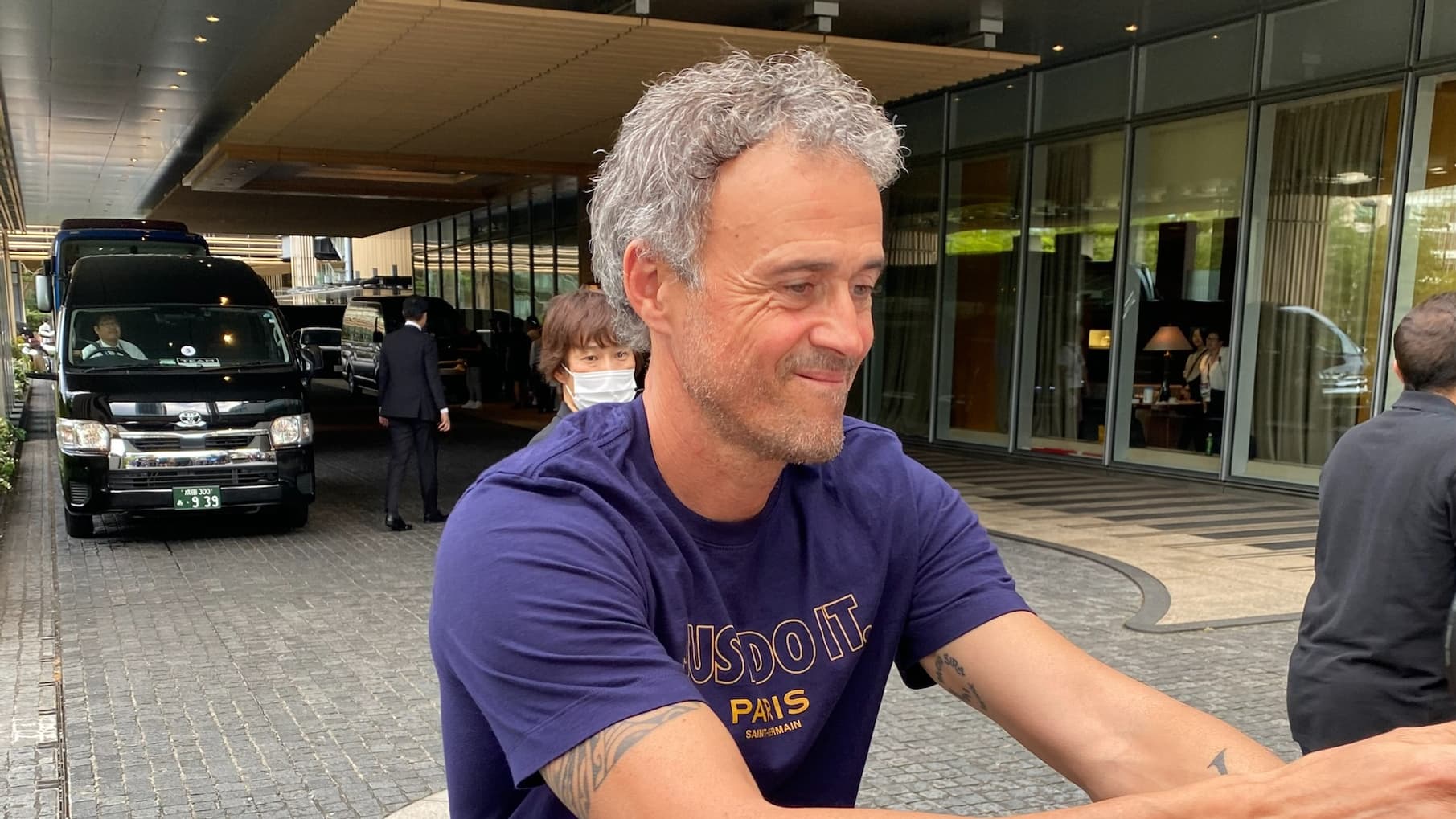 Luis Enrique à la sortie de l'hôtel à Tokyo le 31 juillet 2023