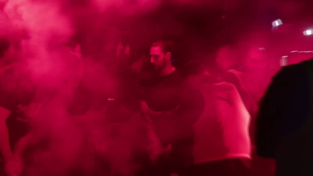 Adrien Rabiot accueilli par des supporters de l'OM le 16 septembre 2024 Adrien Rabiot accueilli par des supporters de l'OM le 16 septembre 2024
