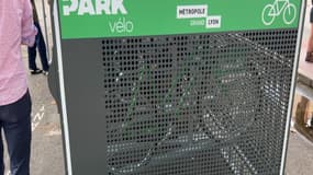 Un box de stationnement sécurisé de la métropole de Lyon