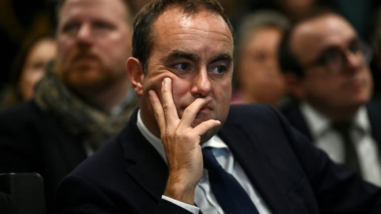 Le ministre des Armées Sébastien Lecornu lors du lancement test d'un missile à Biscarosse (Landes) le 8 octobre 2024.
