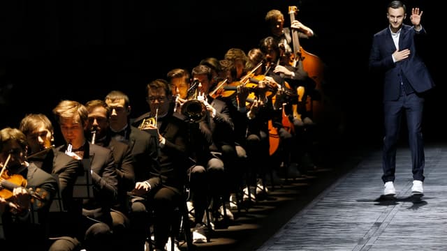 Kris Van Assche marie depuis 2008 streetstyle et luxe strict chez Dior Homme.