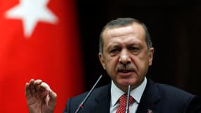 Après la destruction vendredi dernier d'un avion de combat turc par l'armée syrienne, le Premier ministre turc Tayyip Erdogan a averti mardi que l'armée turque avait changé ses règles d'engagement et répondrait à toute violation de sécurité à sa frontière